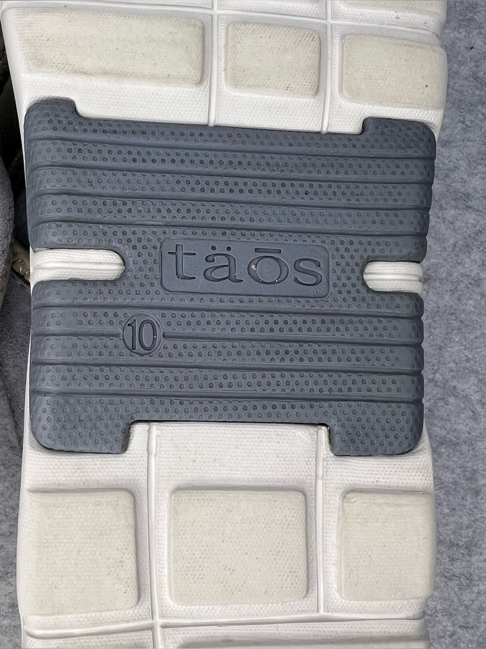 TAOS Womens Aur-13540 Flip Flop Thong Sandals Gray Cloud Nubuck Leather Sz 10 - Picture 9 of 10